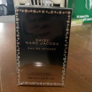Marc Jacobs daisy eau so intense perfume